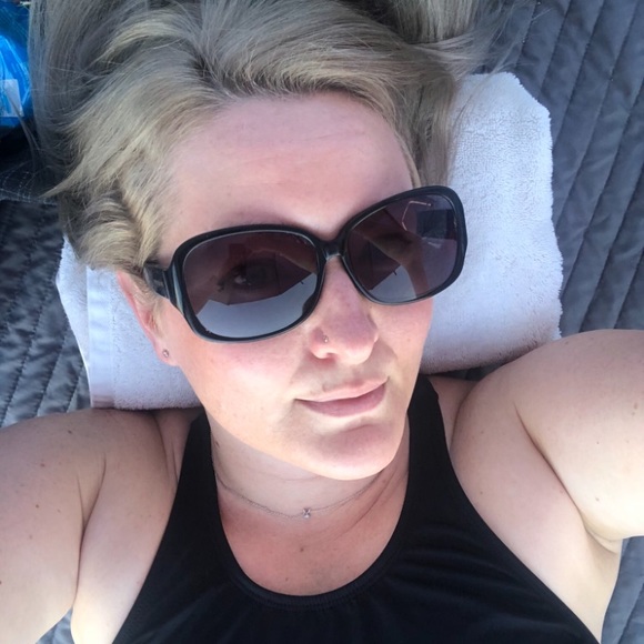 Meet your Posher, Crystal - Picture 3 of 3